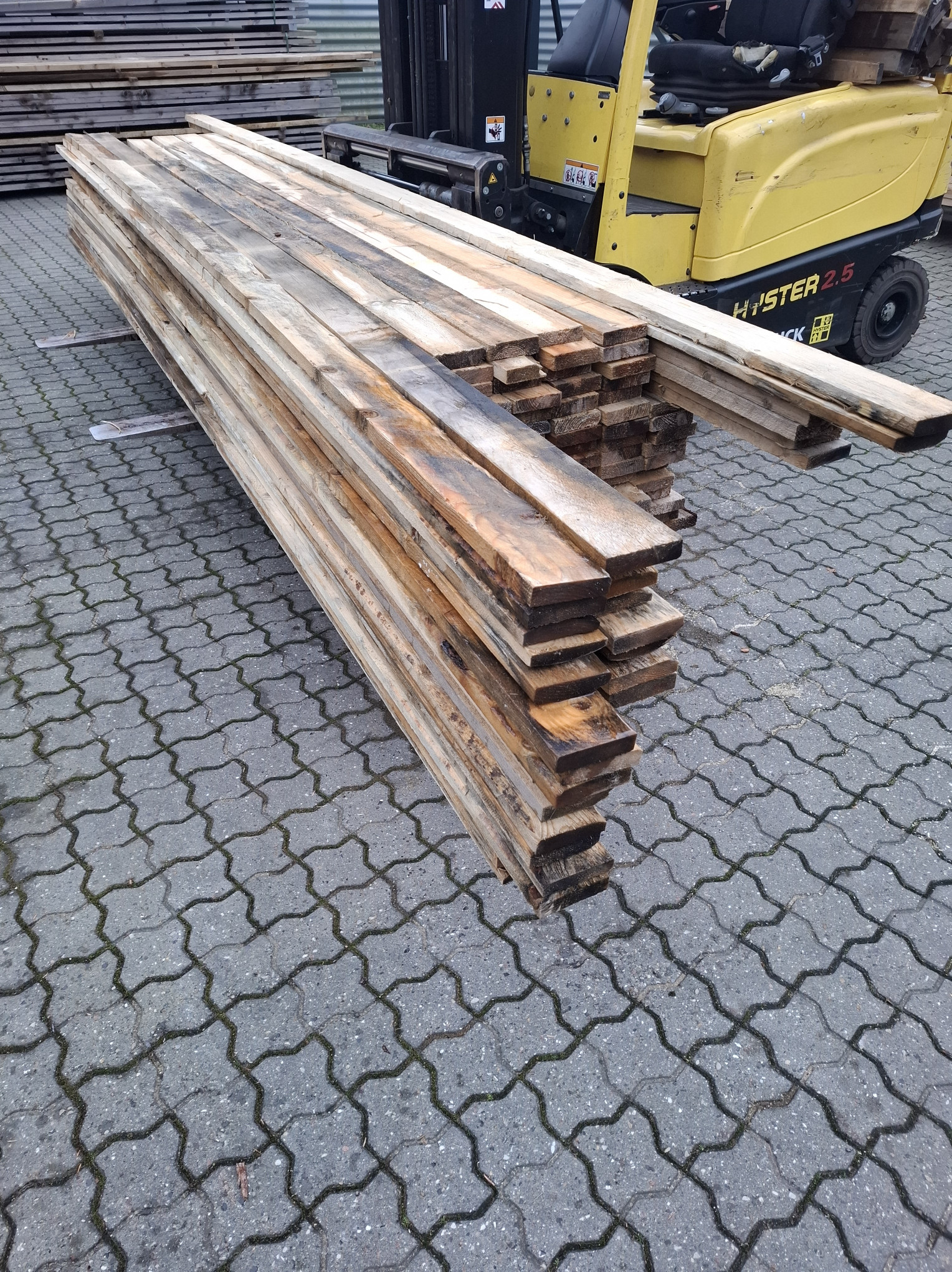 Restparti i gran, Tømmer, 28 stk 25x100x5,10m + 80 stk 3,60m 1 - estparti gran tømmer 25x100 mm – 28 stk á 5,10 m + 80 stk á 3,60 m. Perfekt til beklædning, forskalling og byggeprojekter. Sælges kun samlet - Himmerlands Handel Restparti i gran, Tømmer, 28 stk 25x100x5,10m + 80 stk 3,60m