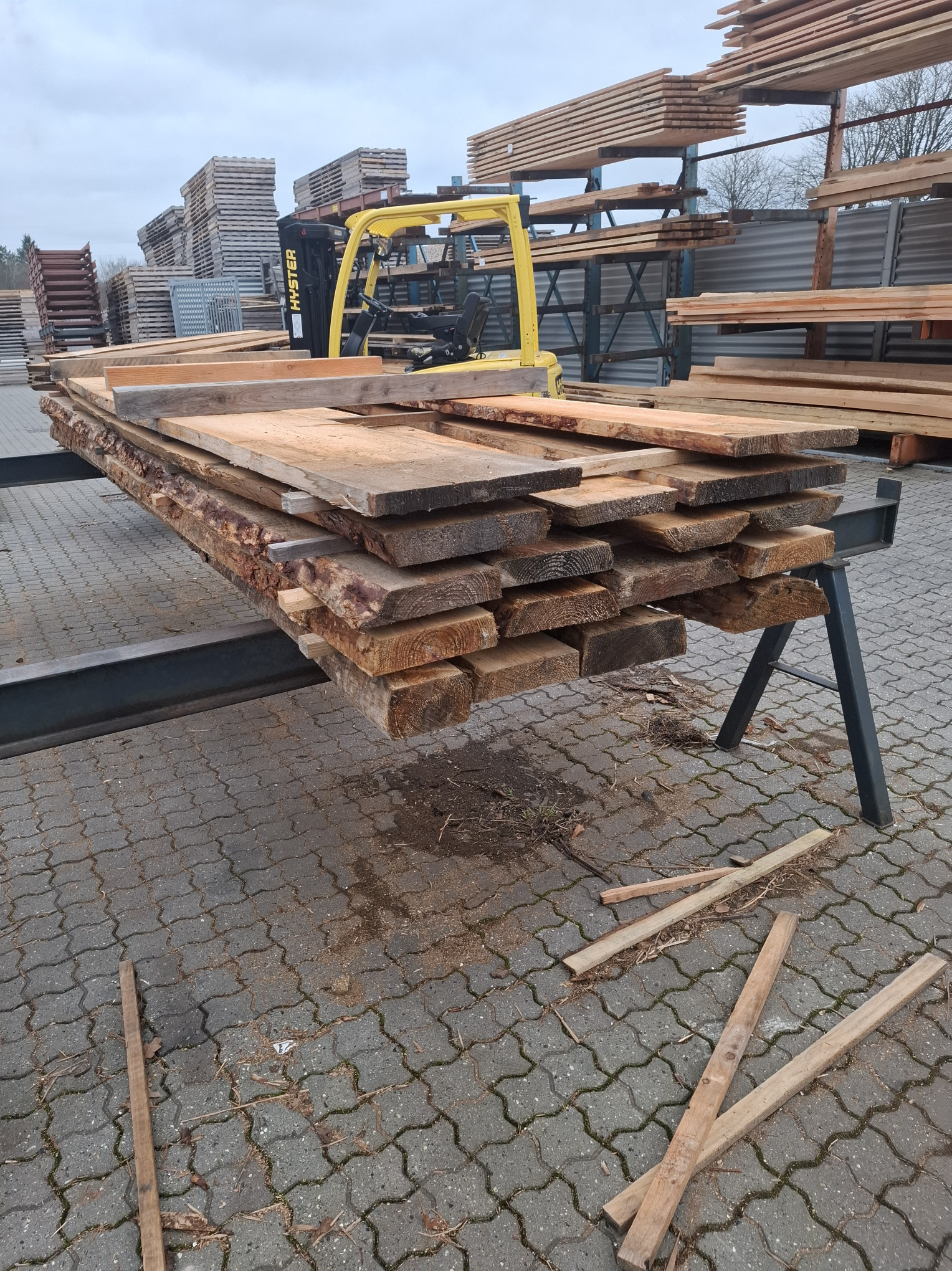 Lærketræ 17 stk. 38-50mm Kalmar brædder 4,20m 2 - Restparti lærk kalmarbrædder 38–50 mm – 17 stk á 4,20 m. Kraftige, rustikke brædder perfekte til hegn og udendørs projekter. Sælges kun samlet - Himmerlands Handel Lærketræ 17 stk. 38-50mm Kalmar brædder 4,20m - Billede 2