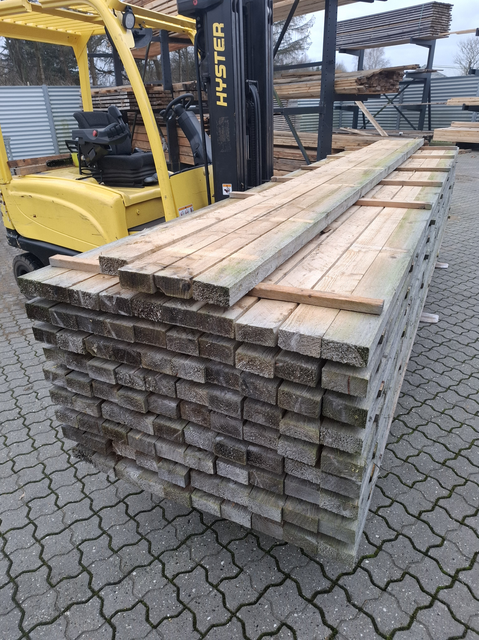 Restparti i gran, Tømmer, 94 stk 50x100x4,20m 2 - Restparti gran tømmer 50x100 mm – 94 stk á 4,20 m. Stabilt og alsidigt konstruktionstømmer til byggeprojekter. Sælges kun samlet - Himmerlands Handel Restparti i gran, Tømmer, 94 stk 50x100x4,20m - Billede 2