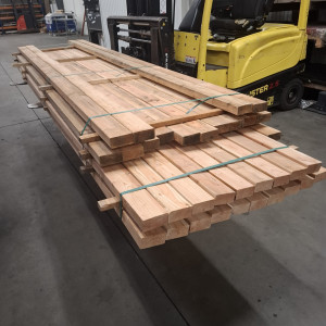 Høvlet lærketræ, Reglar 45x95mm,  19 stk 4,20 m + 15 stk 3,60 m