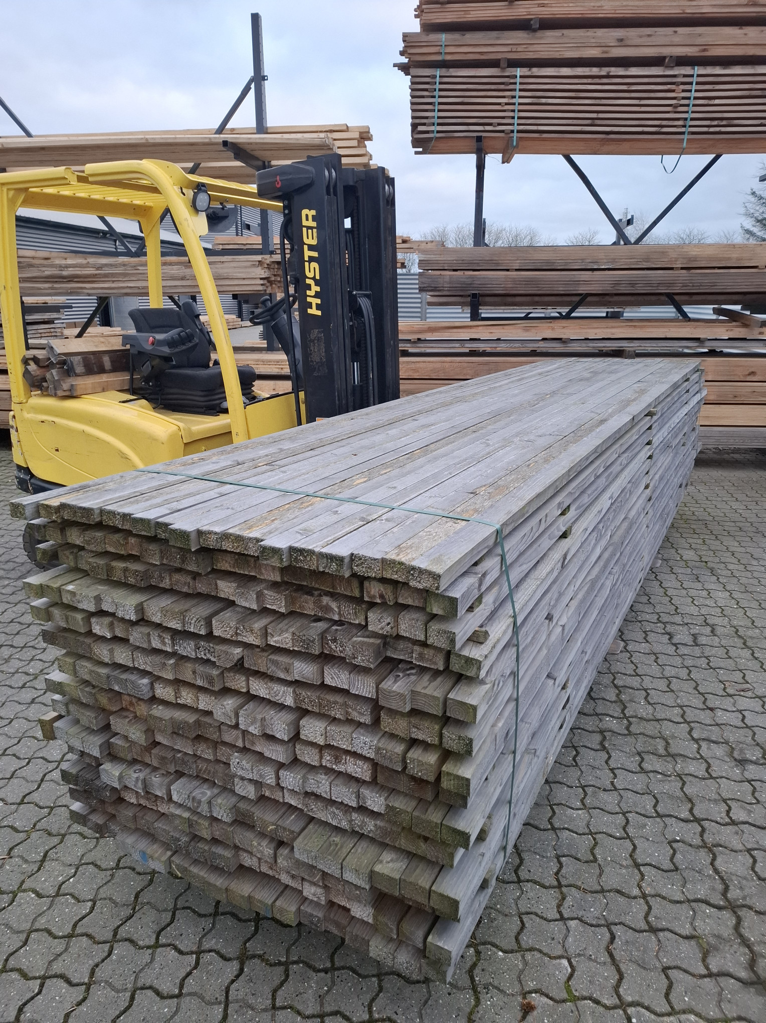 Restparti i gran, lægter, 288 stk 38x57x4,20m 1 - Restparti gran lægter 38x57 mm – 288 stk á 4,20 m. Ideelle til tag, hegn og byggeprojekter. Sælges kun samlet - Himmerlands Handel Restparti i gran, lægter, 288 stk 38x57x4,20m