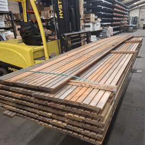 Høvlet lærketræ, Tagbrædder. Trippel profil,  25x145mm,  53 stk 4,20 m