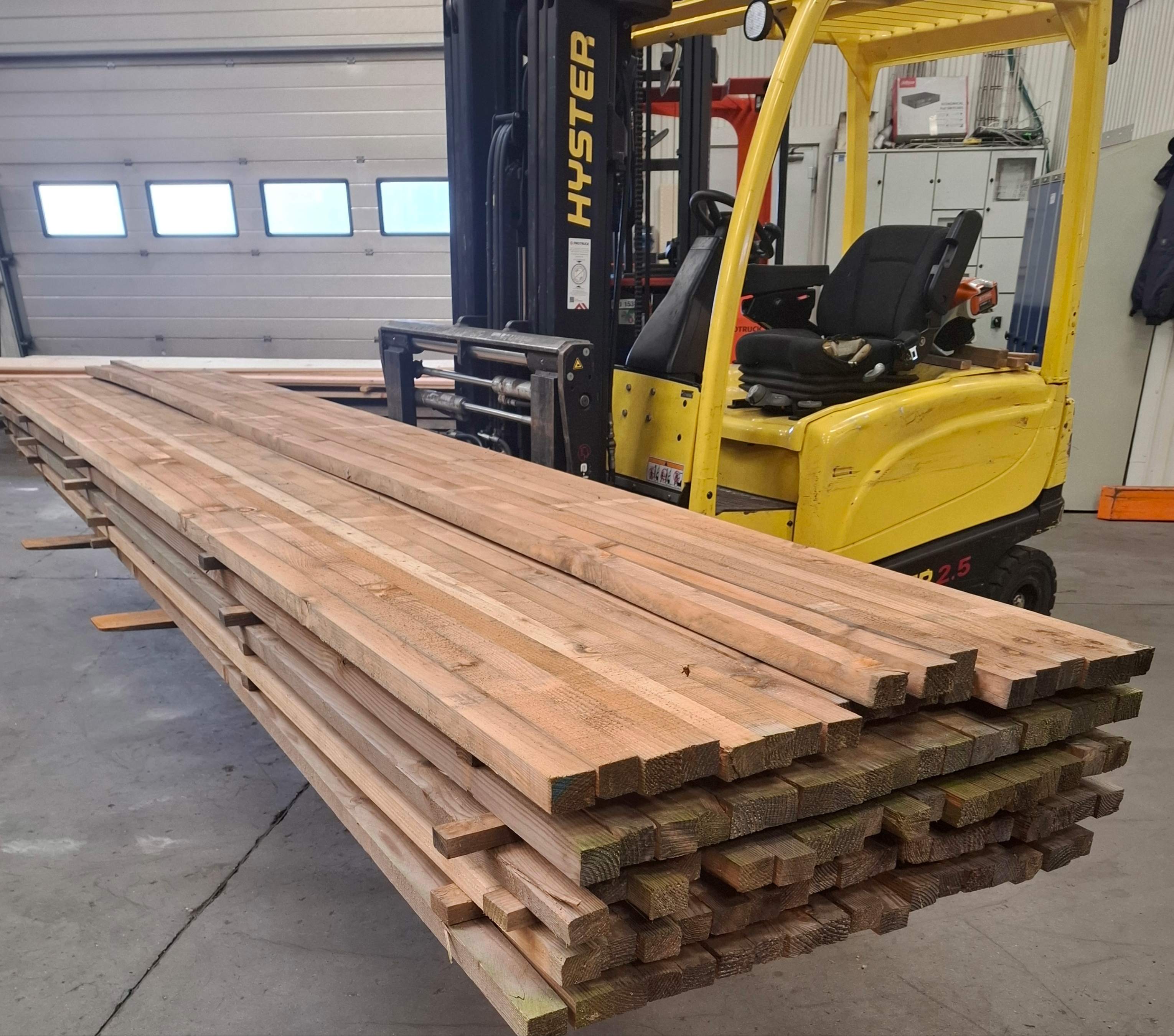 Restparti i Duglas, 85 stk lister 40x50x4200 (357 meter) 1 - <p data-start="0" data-end="52"><strong data-start="0" data-end="52">Restparti Douglas lister 40x50x4200 mm – 85 stk.</strong></p> <p data-start="54" data-end="289">Restparti i Douglas lister i dimension 40x50 mm og længde 4200 mm. I alt ca. 357 løbende meter. Douglas er en stærk og holdbar træsort med en flot varm, rødlig farve – velegnet til både konstruktion, beklædning og andre byggeprojekter.</p> <p data-start="291" data-end="319" data-is-last-node="" data-is-only-node="">Sælges samlet som restparti.</p> - Himmerlands Handel Restparti i Duglas, 85 stk lister 40x50x4200 (357 meter)