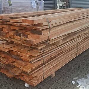 Frasorteret lærketræ / brædder 4 m3 i 4,20m
