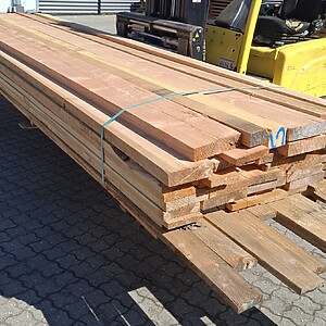 Frasorteret / 2. sortering lærketræ i længde 4,20 m, 1,7 M3 / 1000 kg