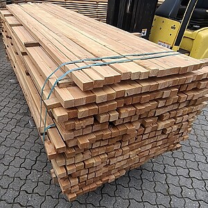 Pakke med lærketræs lister 250 stk 35x 45 x 3,60 (Sælges kun som pakke)