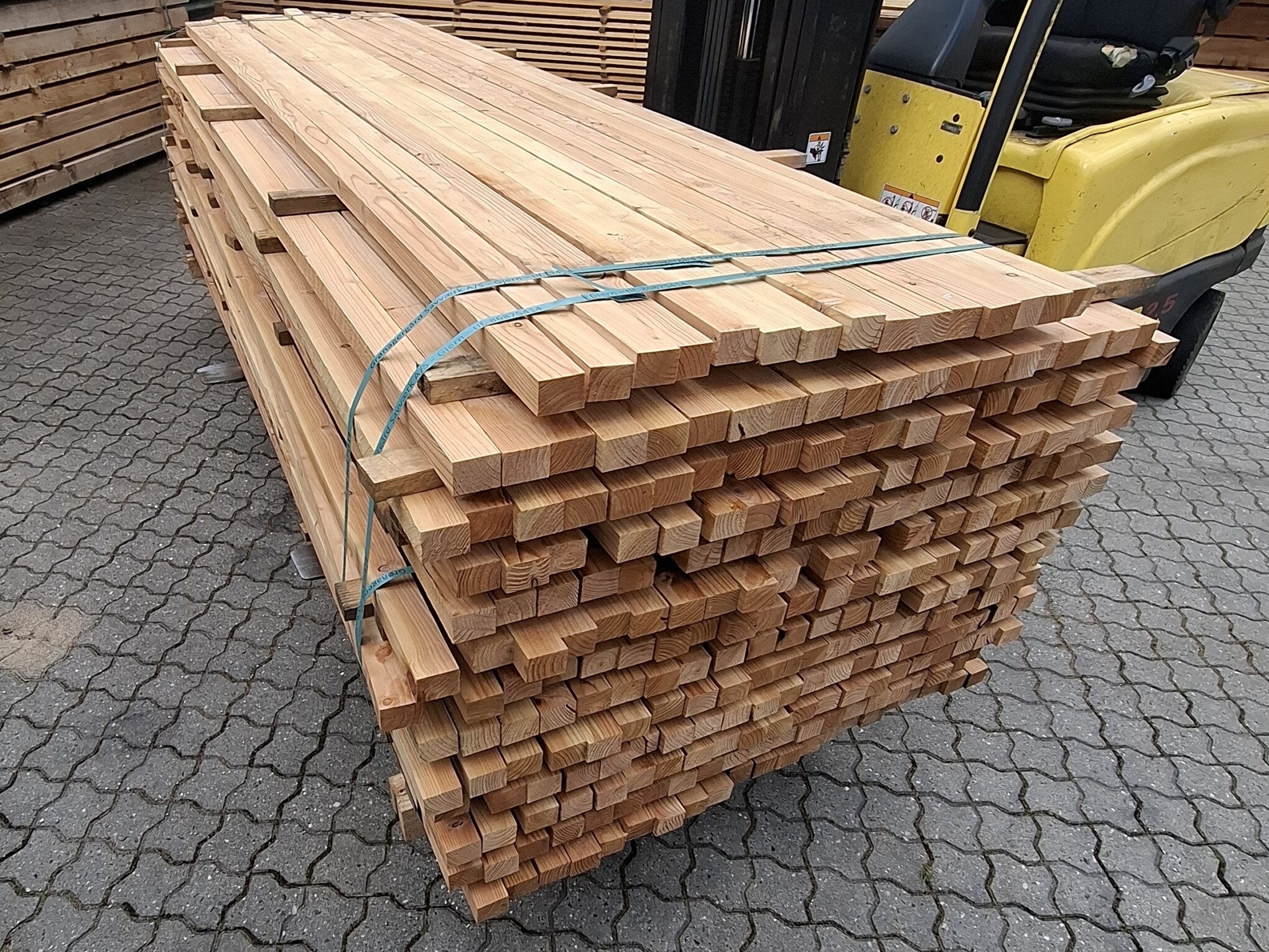 Pakke med lærketræs lister 250 stk 35x 45 x 3,60 (Sælges kun som pakke) 1 - Himmerlands Handel Pakke med lærketræs lister 250 stk 35x 45 x 3,60 (Sælges kun som pakke)