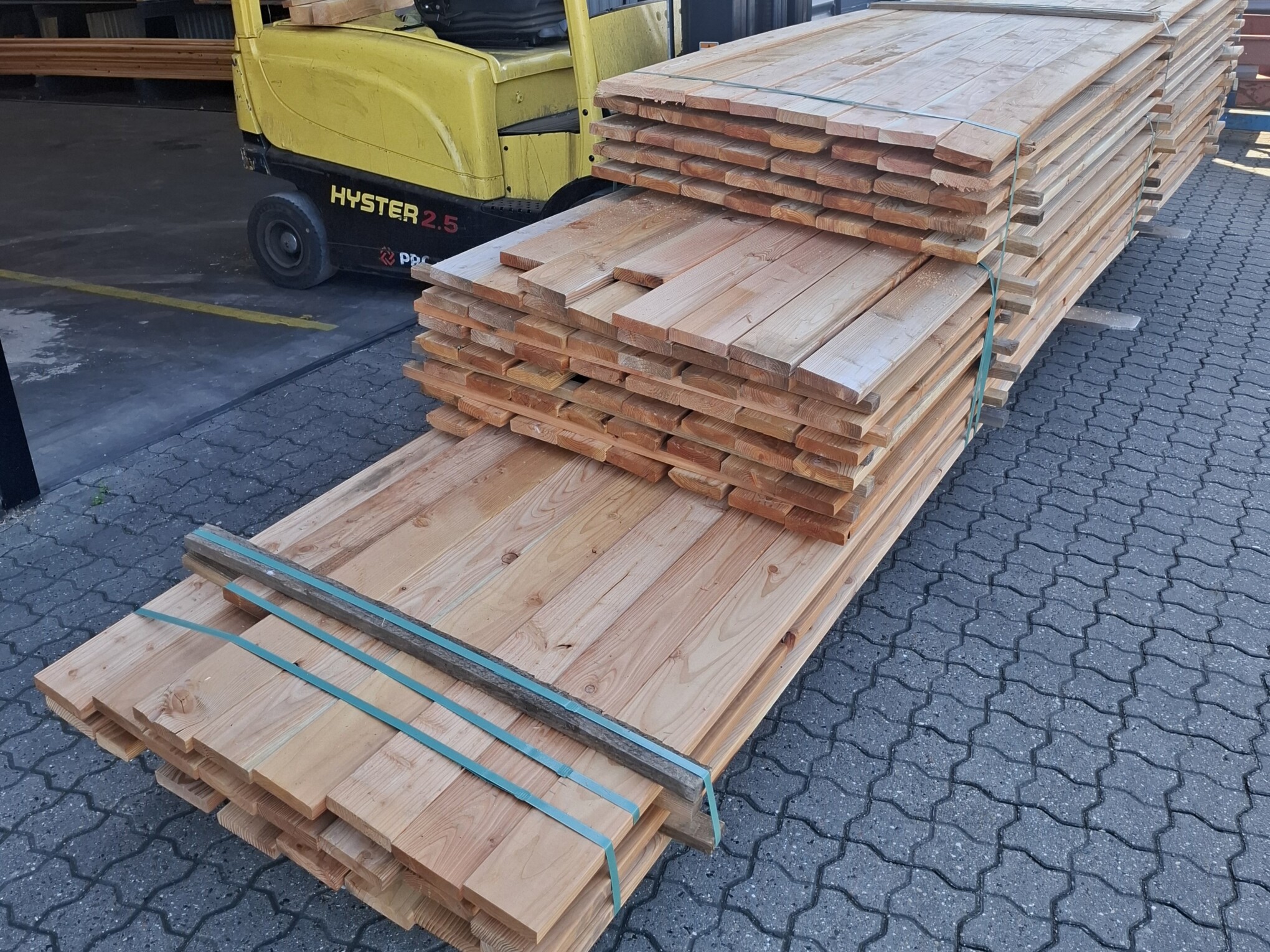 Høvlet lærketræ 28x120 / 23stk x 5,10m+ 55stk x 4,20m + 40 stk x3,60m = 514 m. (Sælges kun som pakke) 2 - Himmerlands Handel Høvlet lærketræ 28x120 / 23stk x 5,10m+ 55stk x 4,20m + 40 stk x3,60m = 514 m. (Sælges kun som pakke) - Billede 2