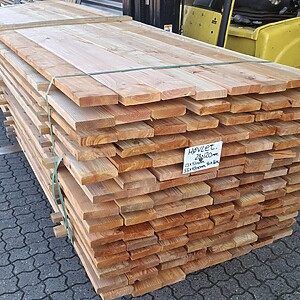 Høvlet lærketræ 28x120 / 23stk x 5,10m+ 55stk x 4,20m + 40 stk x3,60m = 514 m.  (Sælges kun som pakke)