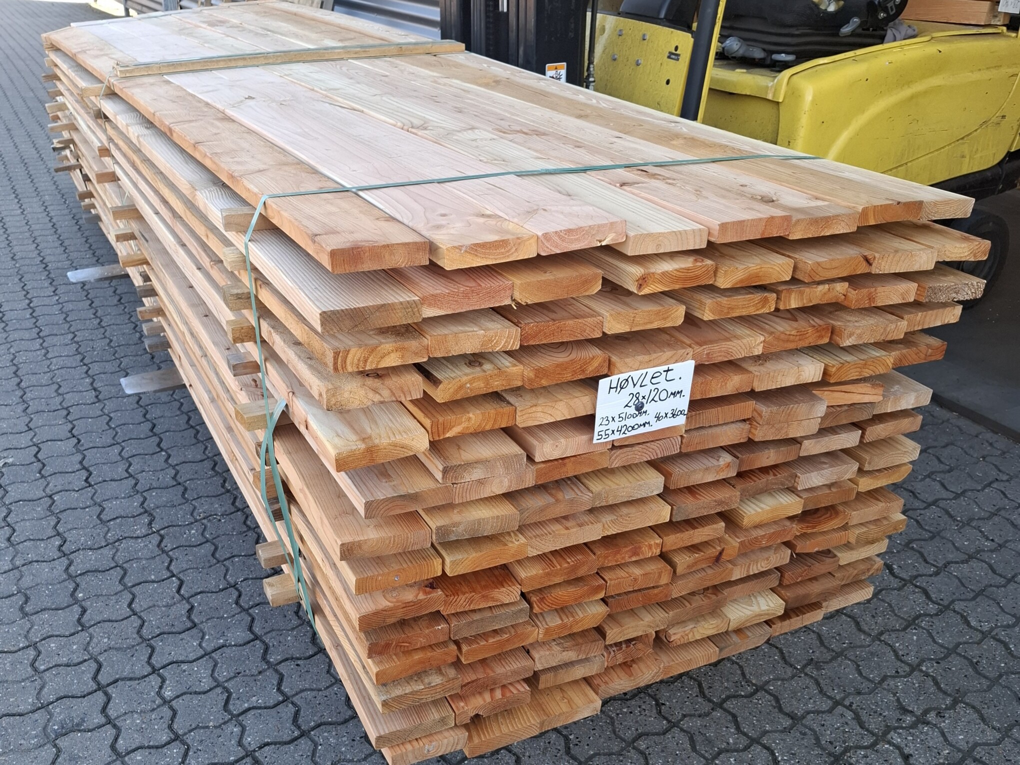 Høvlet lærketræ 28x120 / 23stk x 5,10m+ 55stk x 4,20m + 40 stk x3,60m = 514 m. (Sælges kun som pakke) 1 - Himmerlands Handel Høvlet lærketræ 28x120 / 23stk x 5,10m+ 55stk x 4,20m + 40 stk x3,60m = 514 m. (Sælges kun som pakke)