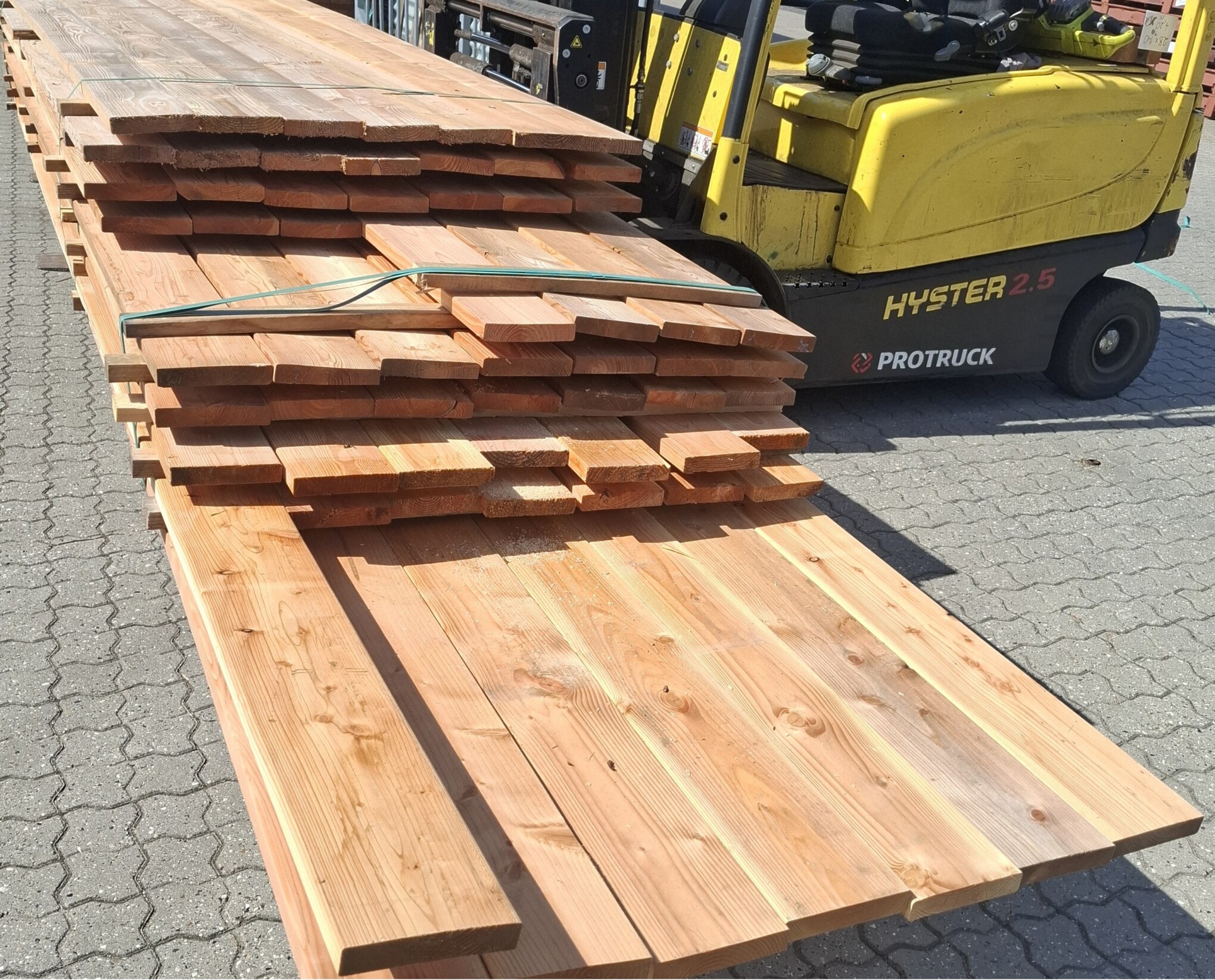 Høvlet lærketræ 28x140 / 8 stk x 5,10m+ 32 stk x 4,20m + 24 stk x3,60m = 262 m. (Sælges kun som pakke) 2 - Himmerlands Handel Høvlet lærketræ 28x140 / 8 stk x 5,10m+ 32 stk x 4,20m + 24 stk x3,60m = 262 m. (Sælges kun som pakke) - Billede 2