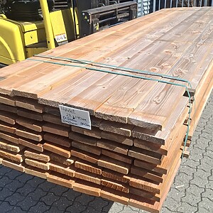 Høvlet lærketræ 28x140 /  8 stk x 5,10m+ 32 stk x 4,20m + 24 stk x3,60m = 262 m. (Sælges kun som pakke)