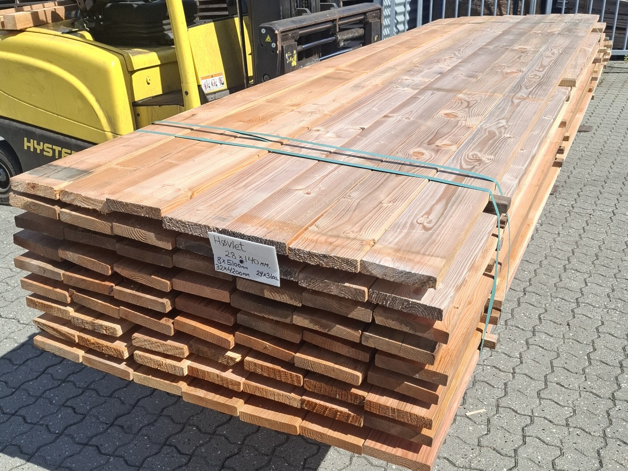 Høvlet lærketræ 28x140 / 8 stk x 5,10m+ 32 stk x 4,20m + 24 stk x3,60m = 262 m. (Sælges kun som pakke) 1 - Himmerlands Handel Høvlet lærketræ 28x140 / 8 stk x 5,10m+ 32 stk x 4,20m + 24 stk x3,60m = 262 m. (Sælges kun som pakke)