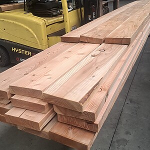 Høvlet lærketræ 45x190 / 12 stk x 5,10m + 3 stk x 4,20m = 74  m. (Sælges kun som pakke)